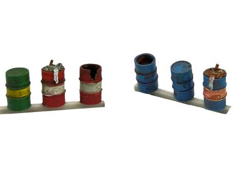 Barrels with trash, set of 6, HO scale (1/87)