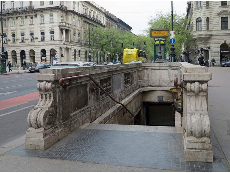 Metro station entrance 1:56 (28mm)