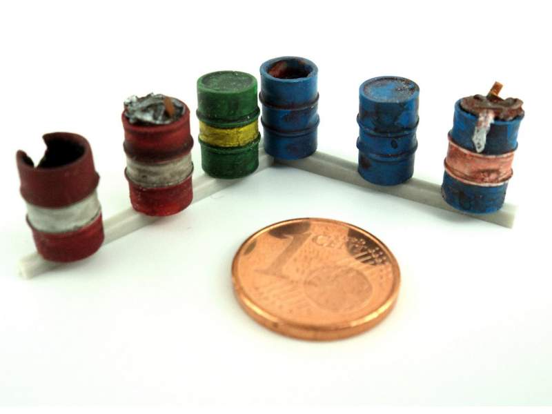 Barrels with trash, set of 6, HO scale (1/87)