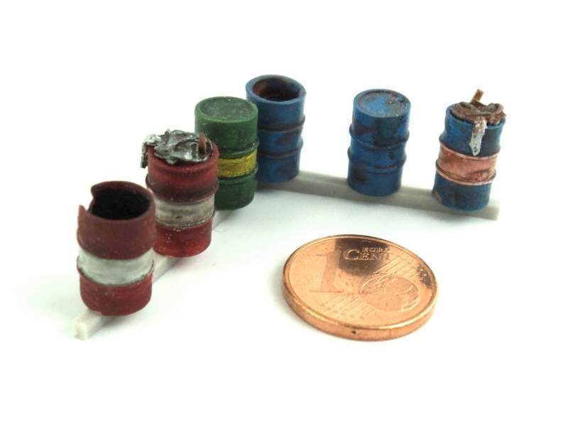 Barrels with trash, set of 6, HO scale (1/87)